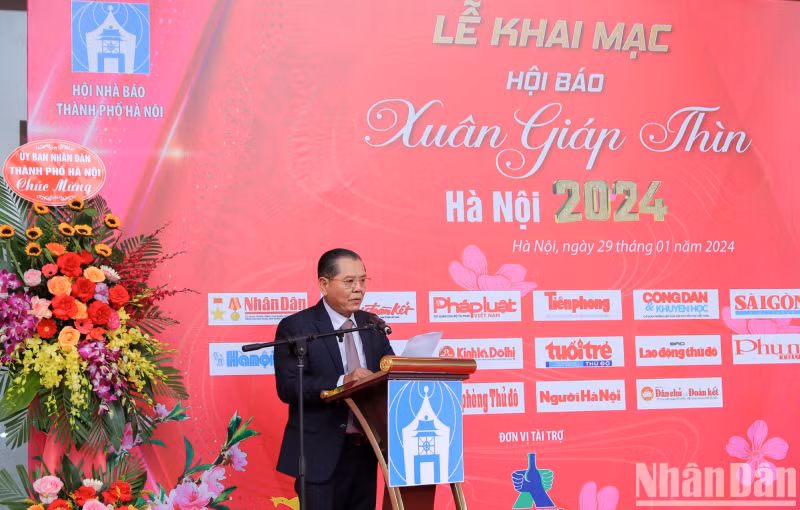 Speaking at the opening ceremony, Chairman of the Hanoi Journalists’ Association, To Quang Phan, said in 2023 that Hanoi’s press agencies proactively overcame difficulties and completed assigned political tasks. They focused on promoting digital transformation and obtained very encouraging and proud results.