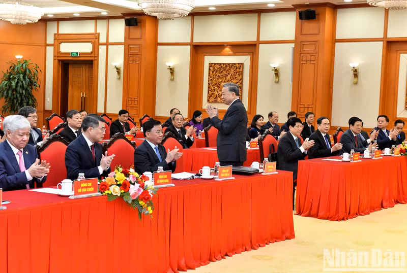 Party General Secretary To Lam and other Party and State leaders attend the conference.