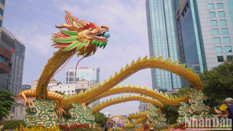 The scenes such as "Spring Flower Dragon Boat", "Nine-Dragon Door", "Spring Festival" and "Glass Cloud" have been clearly revealed.