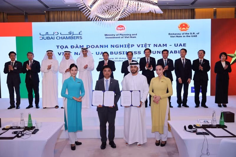At the signing ceremony (Photo: VNA) 