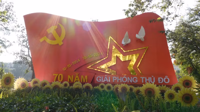 Hanoi is vibrant with national flags and flowers on the 70th anniversary of the Capital’s Liberation Day.Bottom of Form