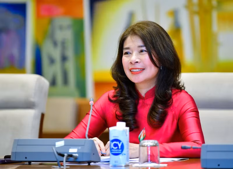 Deputy Head of the NA Committee for External Relations Le Thu Ha gave an interview to the press ahead of the NA leader Vuong Dinh Hue’s visit to China. (Photo: DUY LINH)
