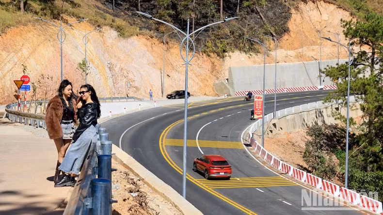 The route along Prenn Pass in Da Lat City has been upgraded and expanded.