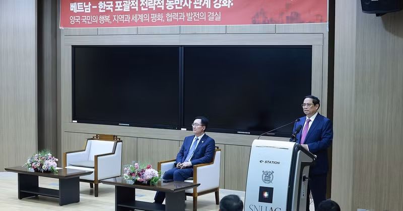 Prime Minister Pham Minh Chinh delivers a policy speech at the Seoul National University on July 3. (Photo: VNA)