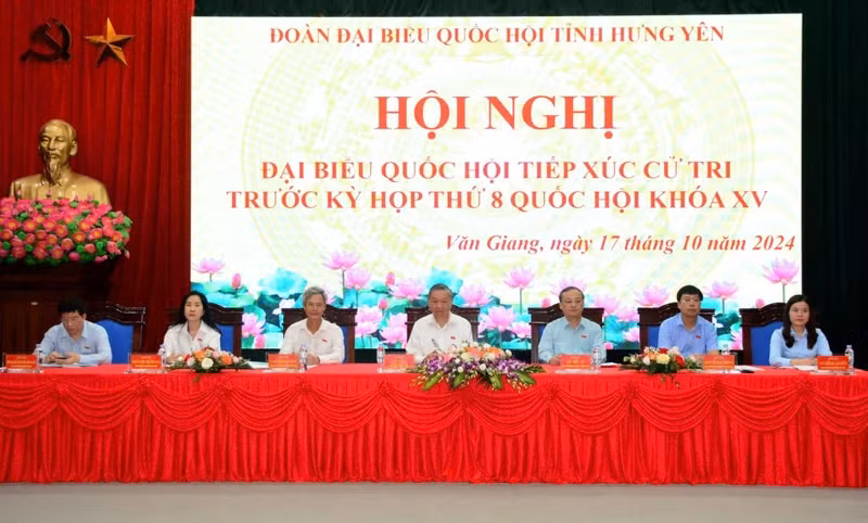 Party General Secretary and State President To Lam meets with voters in Hung Yen (Photo: Pham Kien)