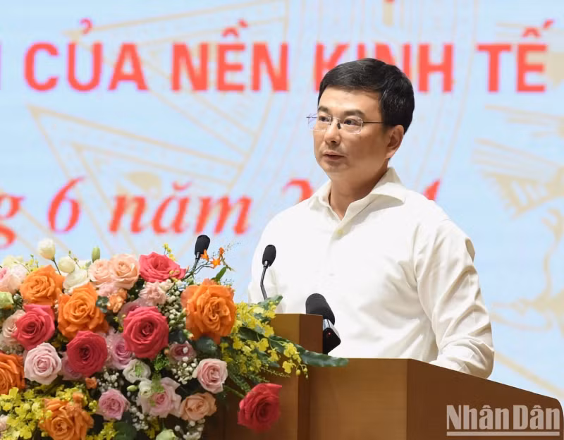 Deputy Governor of the State Bank of Vietnam (SBV) Pham Thanh Ha at the meeting.