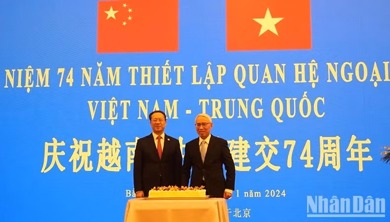 At the ceremony to mark the 74th anniversary of the Vietnam - China relations in Beijing on January 22. (Photo: NDO)