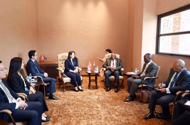 Vice President Vo Thi Anh Xuan meets with Cuban Vice President Salvador Valdés Mesa. (Photo: VNA)