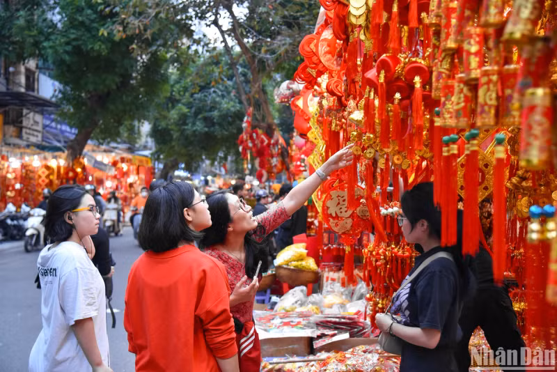 The items are diverse in design and type, giving visitors a bustling atmosphere of Tet and Spring.