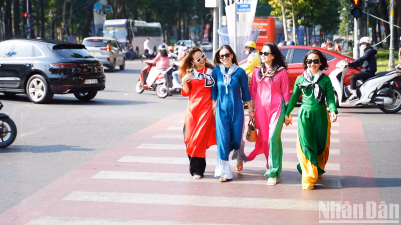 Diamond Shopping Centre in District 1 is also a check-in destination attracting numerous people, especially young citizens.
