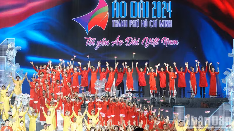 At the opening ceremony of the 10th Ao Dai Festival (Photo: NDO)