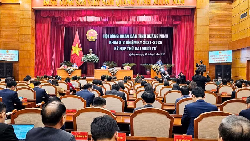 An overview of the 24th session of the 14th Quang Ninh Provincial People's Council for the 2021–2026 tenure.