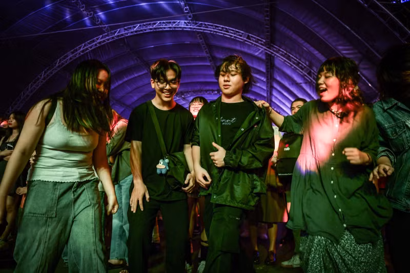 A group of young people are “burning” their hearts out with a special music night at the 2024 National Press Festival. A group of young people are “burning” their hearts out with a special music night at the 2024 National Press Festival.