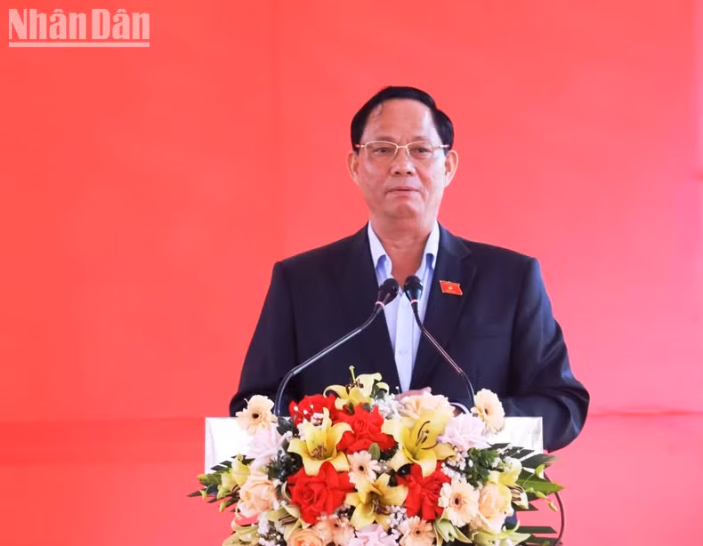 NA Vice Chairman Tran Quang Phuong highly valued the efforts made by the Party Committee and authorities of Ha Tinh Province to take care of people's lives. NA Vice Chairman Tran Quang Phuong highly valued the efforts made by the Party Committee and authorities of Ha Tinh Province to take care of people's lives.