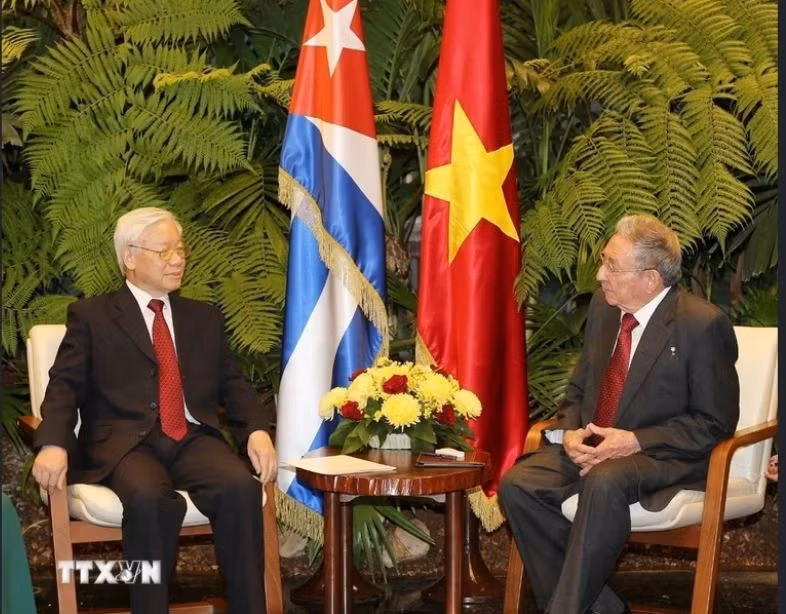 Party General Secretary Nguyen Phu Trong holds talks with the First Secretary of the Communist Party of Cuba (PCC) Central Committee and President of the Councils of State and Ministers of Cuba General Raul Castro Ruz at the Palace of the Revolution in Havana on March 29, 2018. Party General Secretary Nguyen Phu Trong holds talks with the First Secretary of the Communist Party of Cuba (PCC) Central Committee and President of the Councils of State and Ministers of Cuba General Raul Castro Ruz at the Palace of the Revolution in Havana on March 29, 2018.