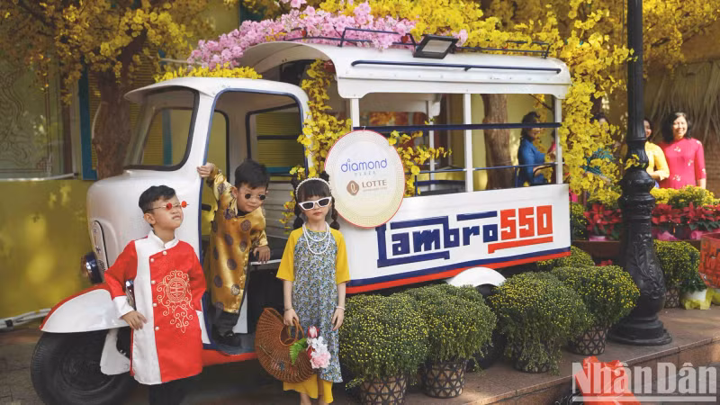 Children also dress up in Ao Dai and pose with their parents for photos.
