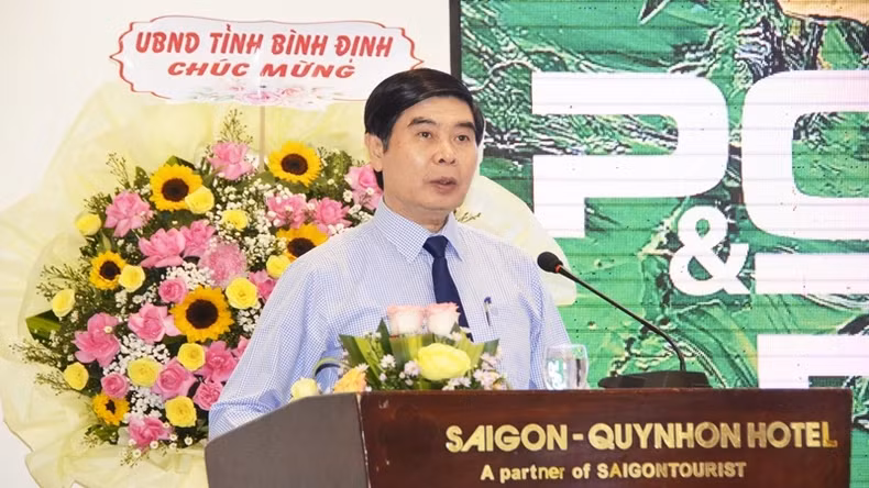 Vice Chairman of Binh Dinh Provincial People's Committee Lam Hai Giang speaks at the event.