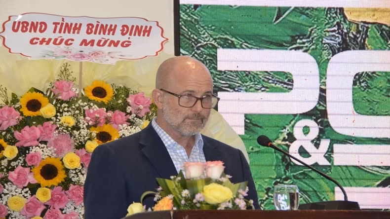 Douglas Balko, Director of Education, Economic Development, and Governance Office at USAID Vietnam gives remarks at the seminar.
