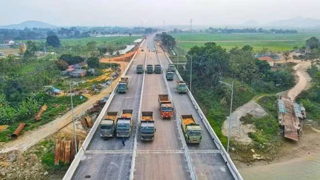 A road under construction (Illustrative photo: baochinhphu.vn)
