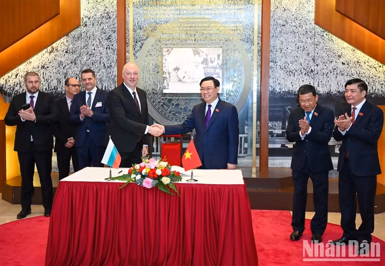 Speaker of the NA of Bulgaria Rossen Dimitrov Jeliazkov signs in the memorial golden book at the Traditional House of the NA Office.