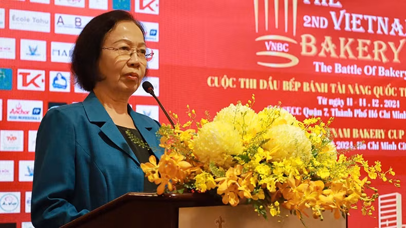 Nguyen Thi Khanh, Head of the Ho Chi Minh City Tourism Association, speaks at the press conference.