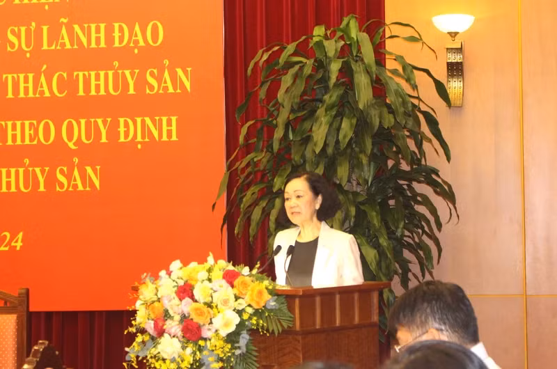 Politburo member Truong Thi Mai speaks at the meeting. (Photo: NDO)