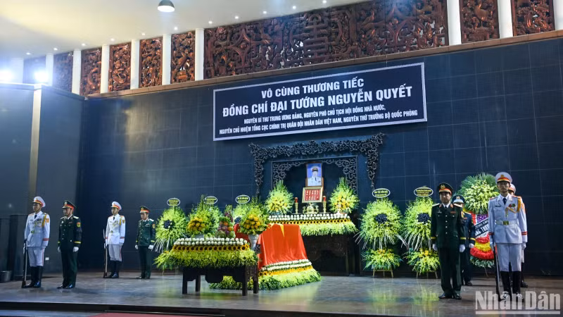 The memorial service for General Nguyen Quyet was held with utmost solemnity at the National Funeral Hall in Hanoi.
