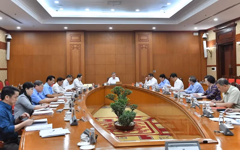 Party General Secretary and State President To Lam delivers his concluding remarks at the meeting. (Photo: NDO)