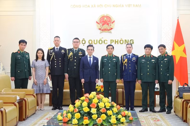 General Phan Van Giang and Ambassador Nikorndej Balankura pose for a photo with other delegates.