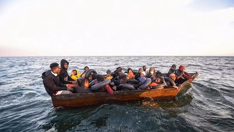 Migrants drifting in the Mediterranean Sea off the coast of Sfax, Tunisia. (File photo: AFP/VNA)