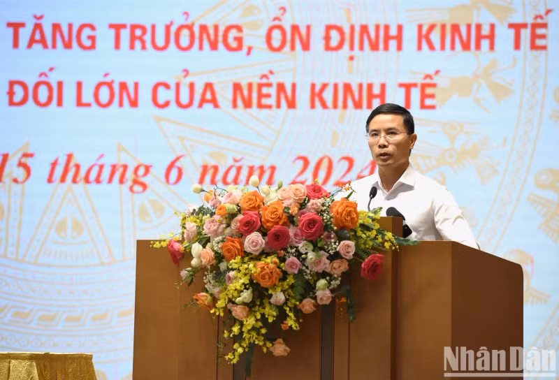 Chairman of the Board of Members of Agribank Pham Duc An speaks at the event.