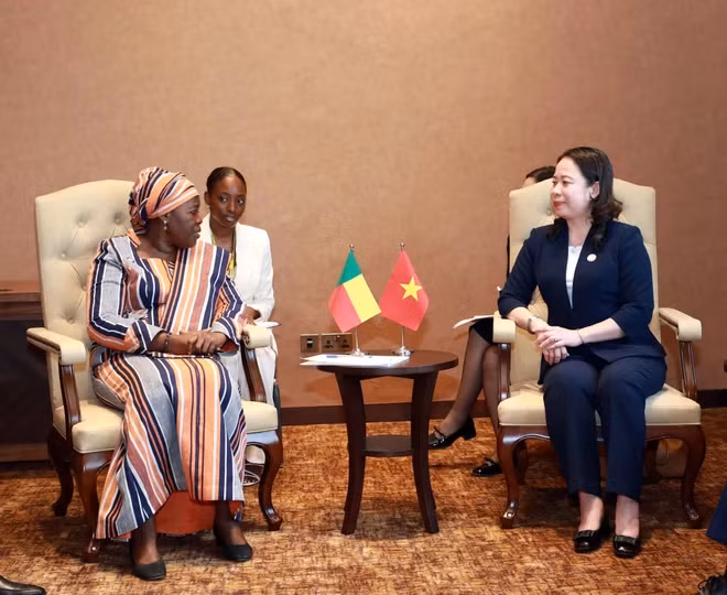 Vice President Vo Thi Anh Xuan receives Vice President of Benin Mariam Chabi Talata. (Photo: VNA)
