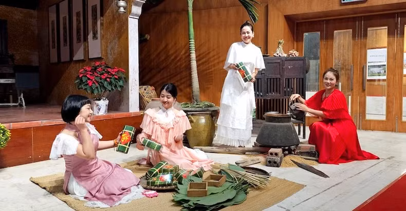 The space reproducing memories of Vietnamese traditional Tet attracts young people. The space reproducing memories of Vietnamese traditional Tet attracts young people.