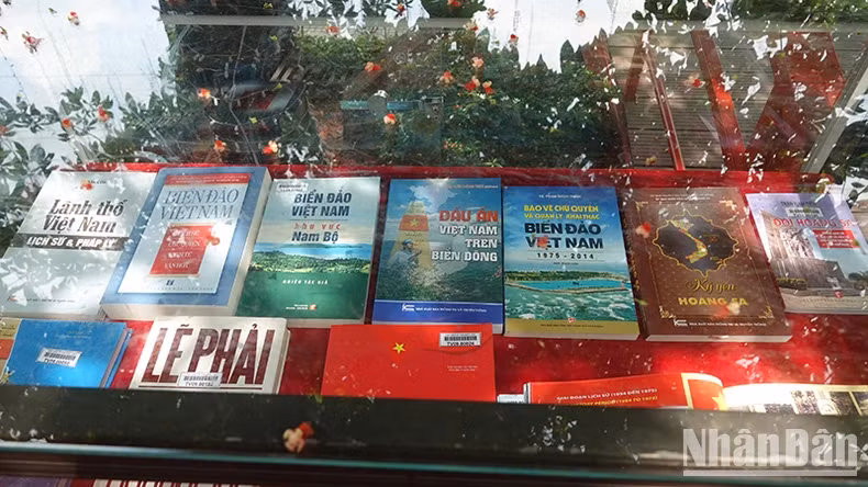 The organisers display many valuable books about the sea and islands.