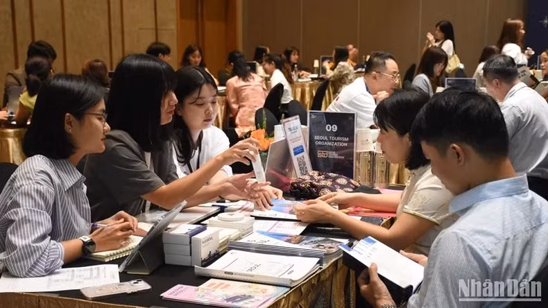 More than 150 representatives in Vietnam, including government agencies, airlines, travel companies, and tour operators, participated in the event. (Photo: ANH DAO)