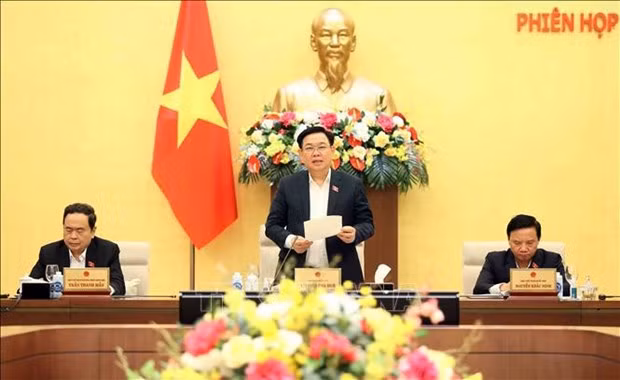 NA Chairman Vuong Dinh Hue speaks at the closing ceremony of the NA Standing Committee's 30th session (Photo: VNA) 