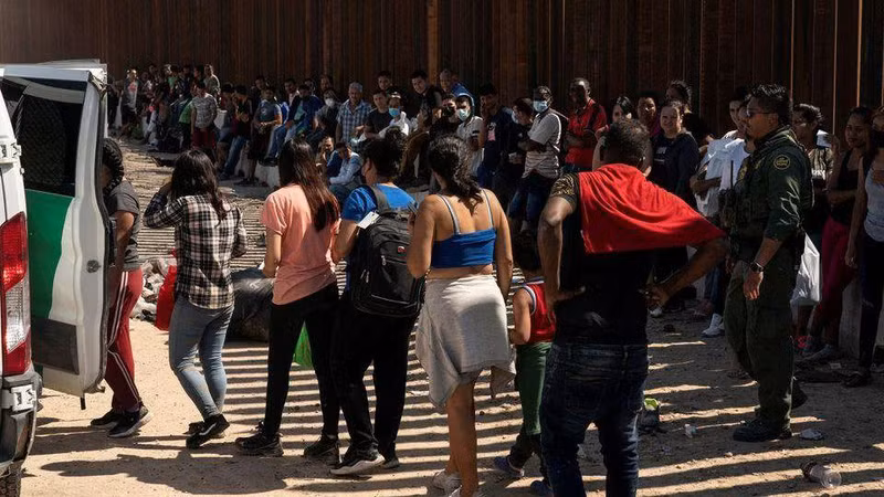 Asylum seeking migrants wait to be transported by US Customs and Border Protection agents after crossing the Rio Grande river into the US from Mexico at Eagle Pass, Texas, the US, July 14. (Photo: Reuters)