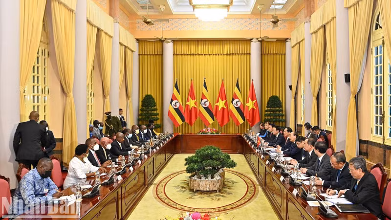 The talks between President Nguyen Xuan Phuc and his Ugandan counterpart Yoweri Kaguta Museveni The talks between President Nguyen Xuan Phuc and his Ugandan counterpart Yoweri Kaguta Museveni