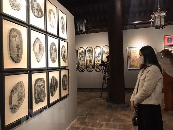 At the exhibition (Photo: VNA
