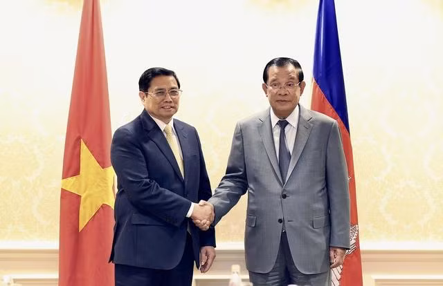 PM Pham Minh Chinh meets Cambodian PM Hun Sen on the occasion of ASEAN - US Special Summit in Washington D.C. (the US) on May 11, 2022. (Photo: VGP)