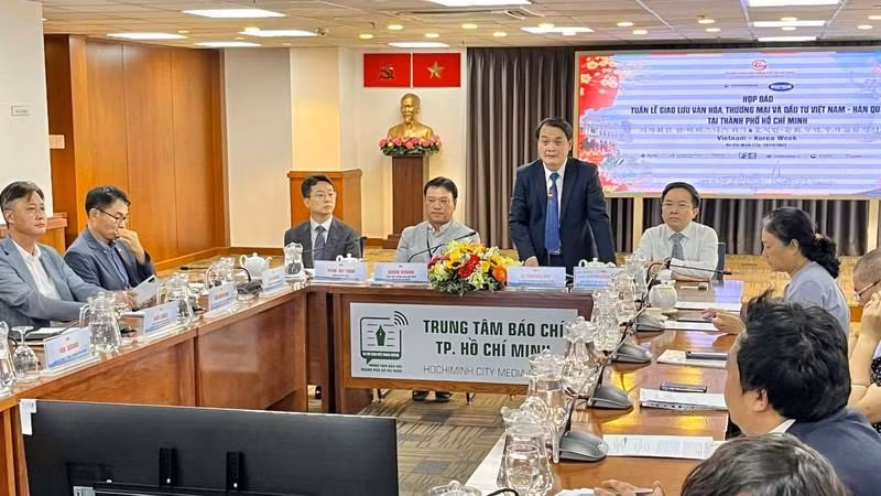 At the press conference for the Vietnam - RoK Culture, Trade and Investment Week in Ho Chi Minh City 