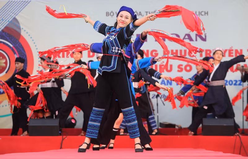 A Ha Nhi girl