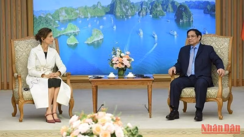 PM Pham Minh Chinh (R) receives UNESCO Director General Audrey Azoulay. (Photo: NDO)