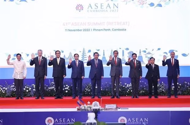 ASEAN leaders at the 41st ASEAN Summit (Retreat) in Phnom Penh, Cambodia, on November 11. (Photo: VNA)