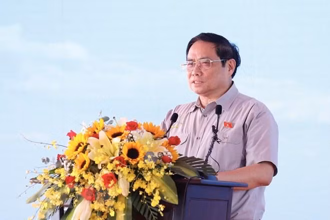 PM Pham Minh Chinh speaks at the meeting. (Photo: VNA)