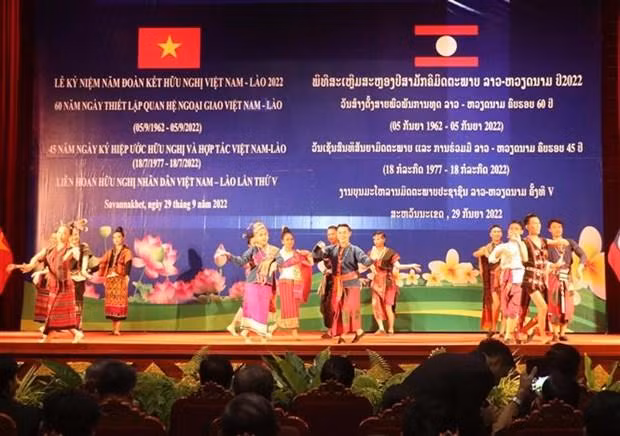An art performance at the opening of the festival. (Photo: VNA)