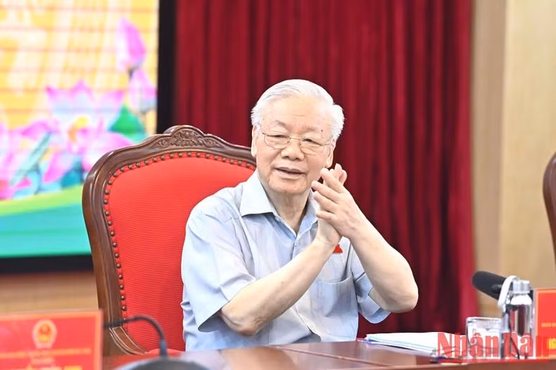 Party chief Nguyen Phu Trong attends the meeting with voters in Hanoi's constituency No.1. Party chief Nguyen Phu Trong attends the meeting with voters in Hanoi's constituency No.1.