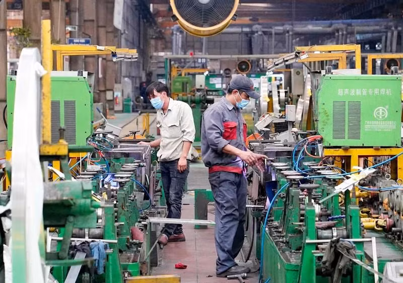 Stainless steel pipe production line at Son Ha International Joint Stock Company, Phung Industrial Park in Hanoi. (Photo: DUY DANG)