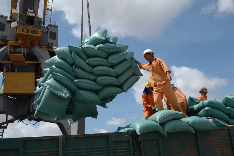 Total export and import value stands at about 732 billion USD in 2022. (Photo: moit.gov.vn)