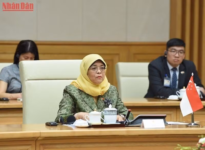 The President of Singapore Halimah Yacob (Photo: NDO)
